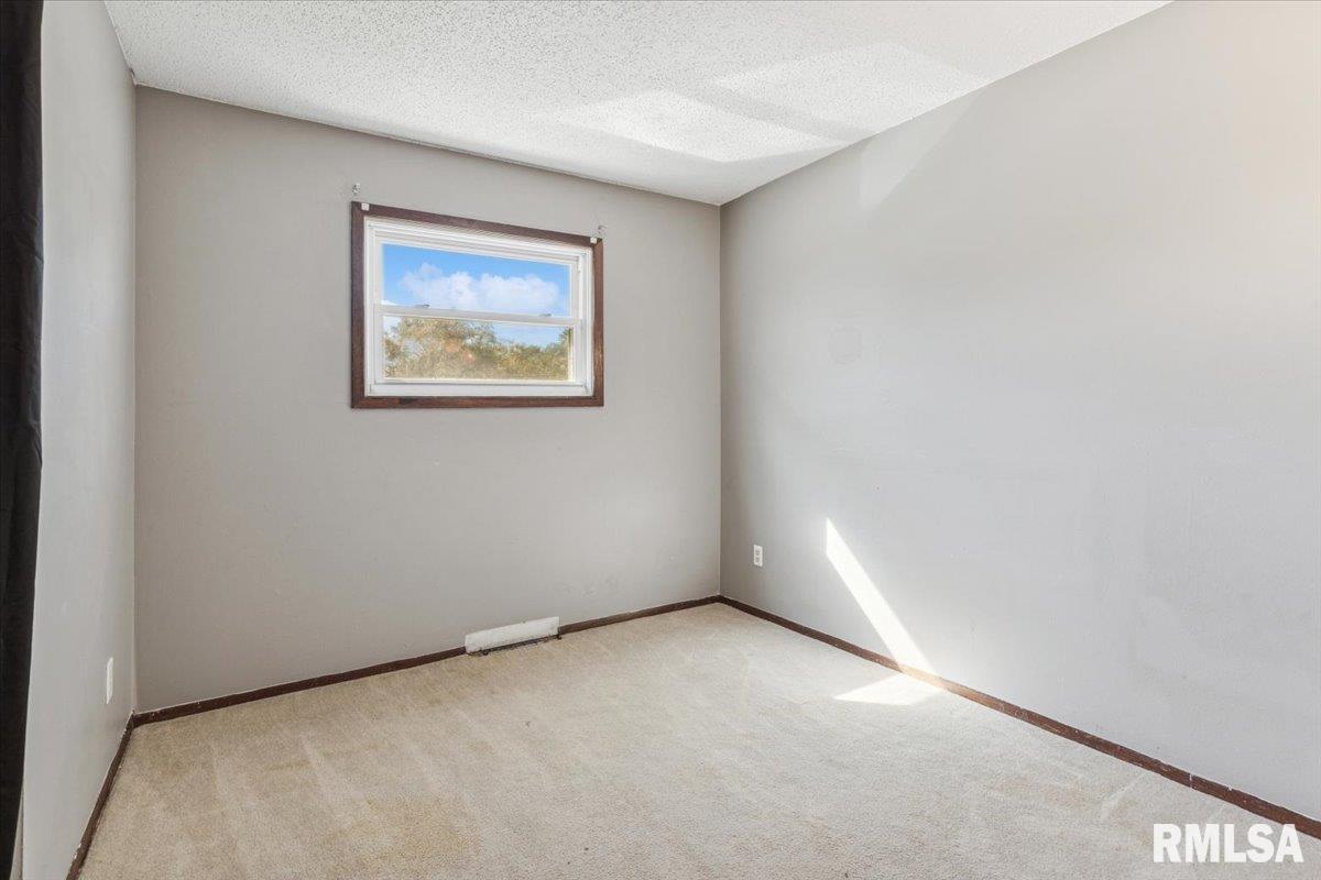 3328 Greenfield Road Bettendorf, IA 52722 - Photo 19 of 26 Gallery Image 19