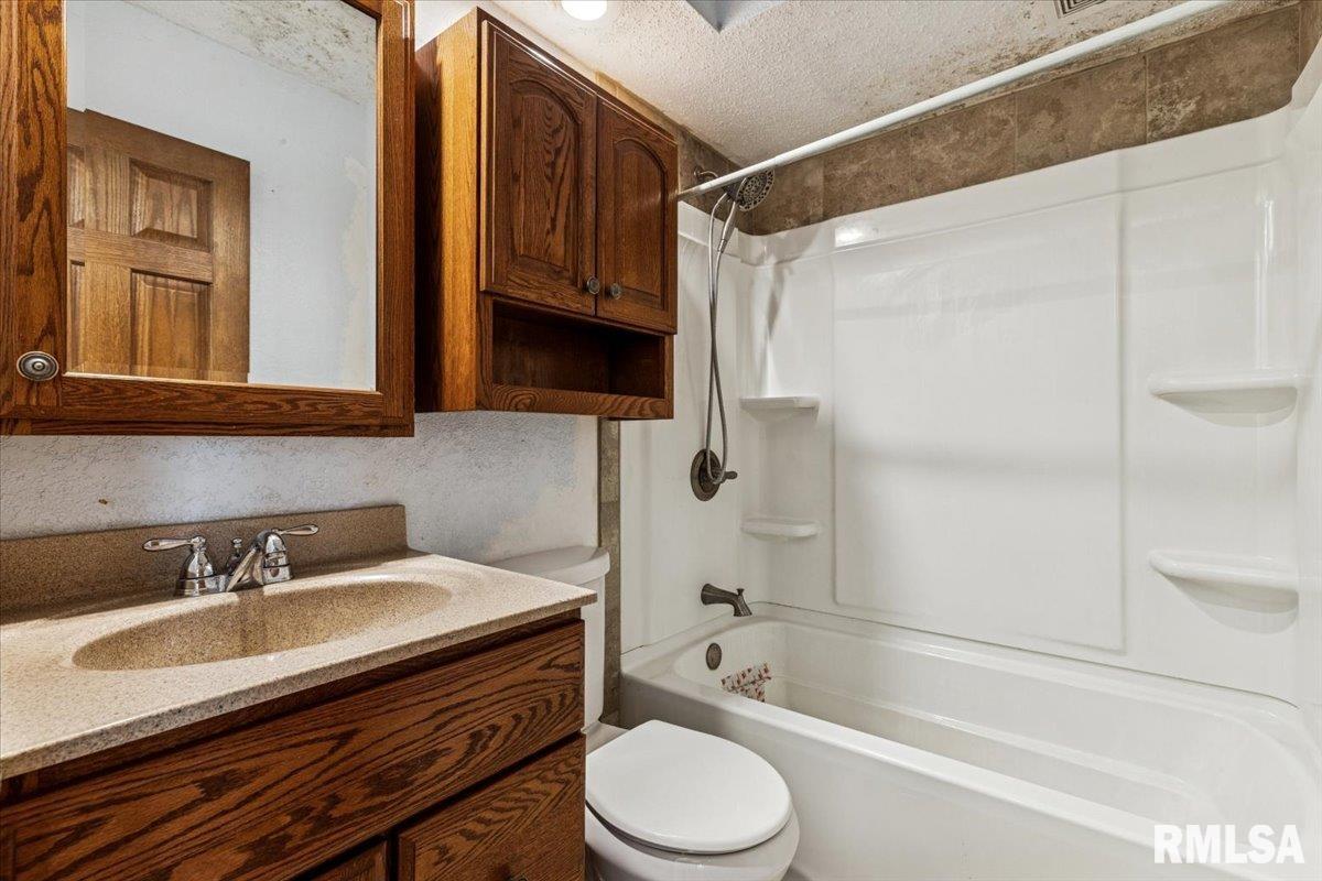 3328 Greenfield Road Bettendorf, IA 52722 - Photo 20 of 26 Gallery Image 20