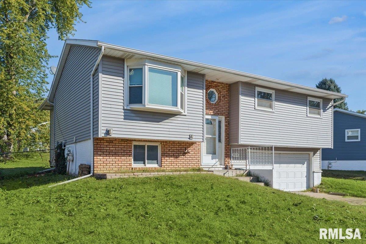 3328 Greenfield Road Bettendorf, IA 52722 - Photo 2 of 26 Gallery Image 2