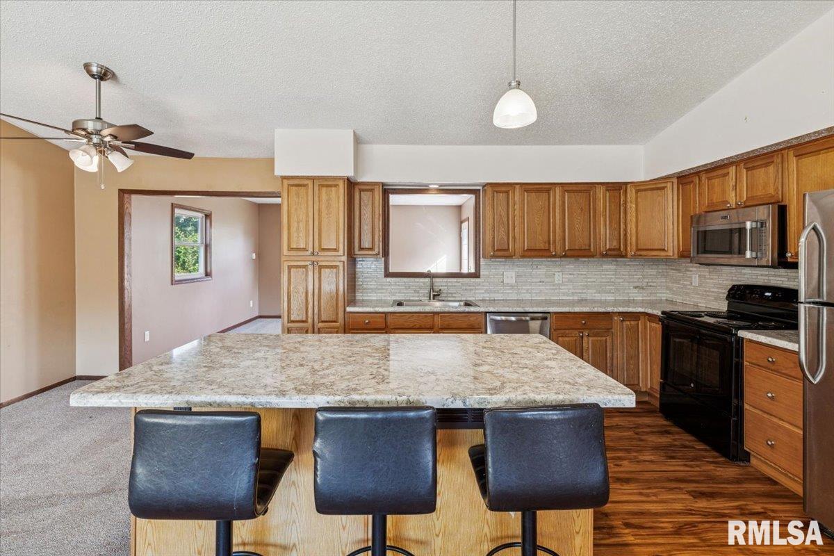 3328 Greenfield Road Bettendorf, IA 52722 - Photo 9 of 26 Gallery Image 9
