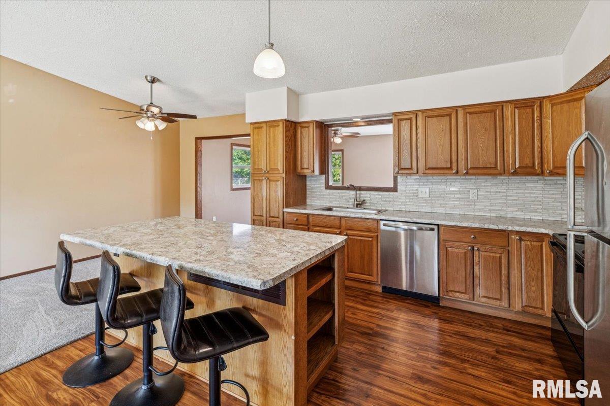 3328 Greenfield Road Bettendorf, IA 52722 - Photo 10 of 26 Gallery Image 10