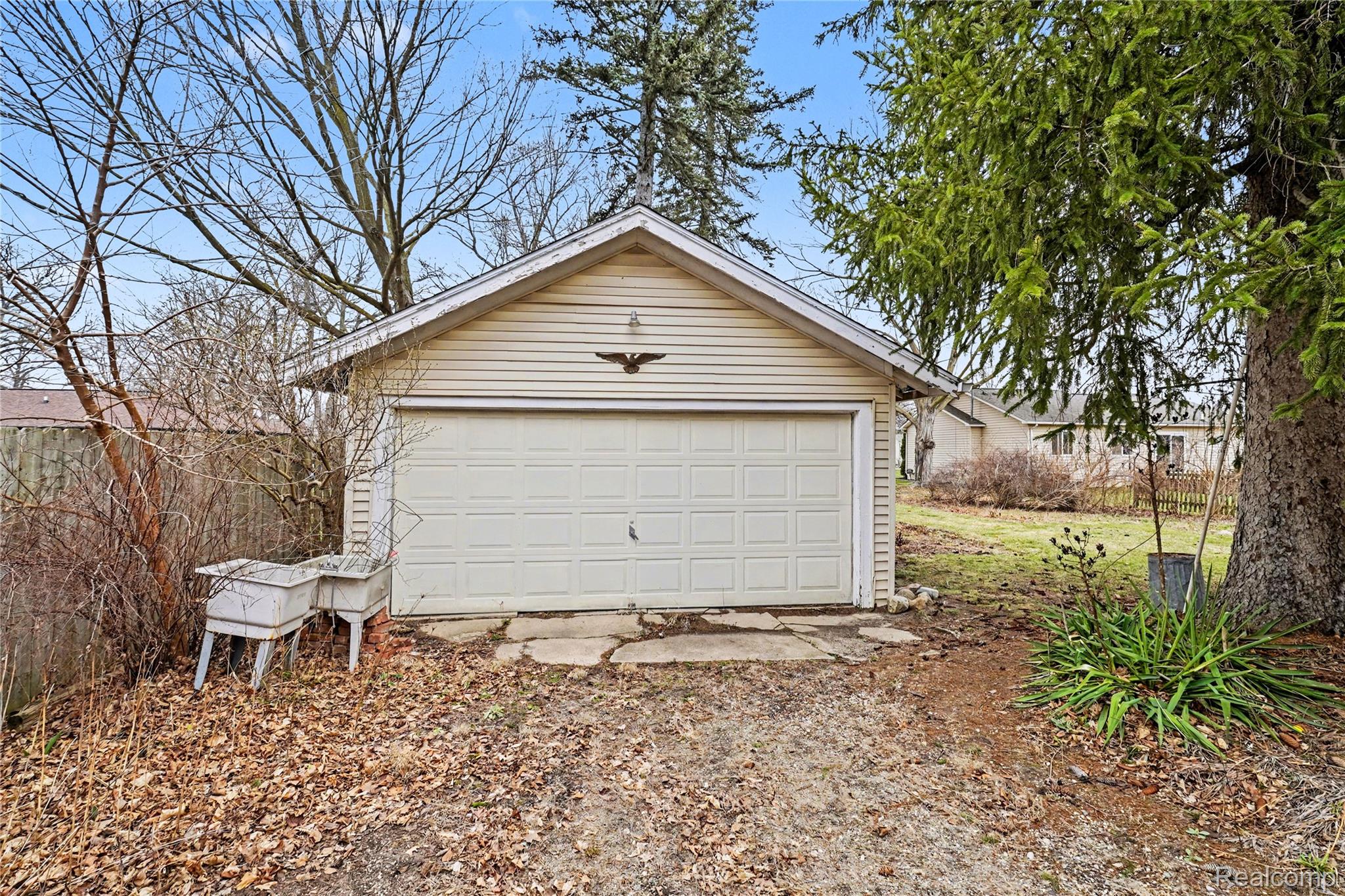 609 Main Street Fenton, MI 48430 - Photo 21 of 26 032_file_8909.jpg