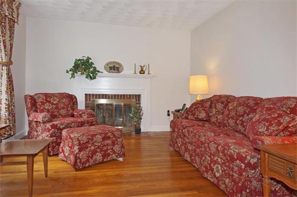 17 Foster Road Burlington, MA 01803 - Photo 8 of 25 Gallery Image 8