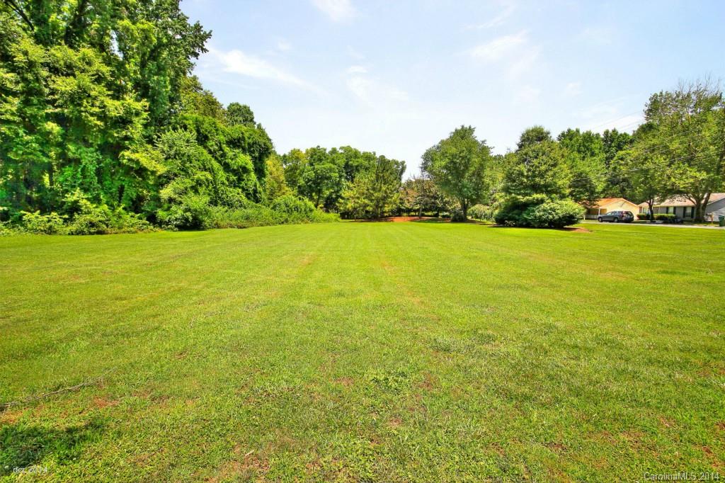 6625 Reddman Road Charlotte, NC 28212 - Photo 22 of 24 a view of an ocean from a yard