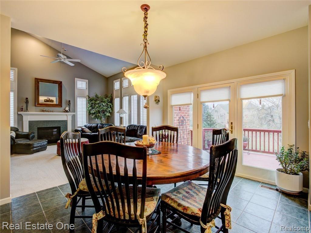 323 Lone Pine Circle Rochester, MI 48307 - Photo 16 of 39 DSC06429_30_31.jpg