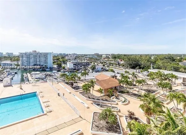 $1,570 | 13499 Biscayne Boulevard, Unit 912, North Miami, FL 33181