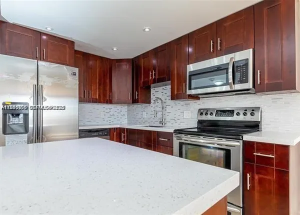 $1,570 | 13499 Biscayne Boulevard, Unit 912, North Miami, FL 33181