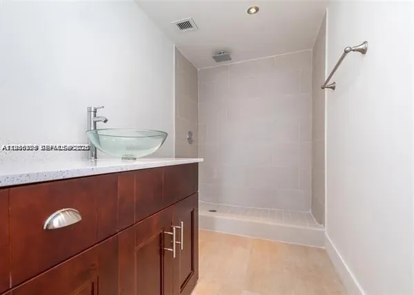 $1,570 | 13499 Biscayne Boulevard, Unit 912, North Miami, FL 33181