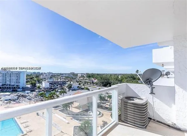 $1,570 | 13499 Biscayne Boulevard, Unit 912, North Miami, FL 33181