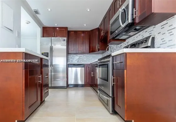 $1,570 | 13499 Biscayne Boulevard, Unit 912, North Miami, FL 33181