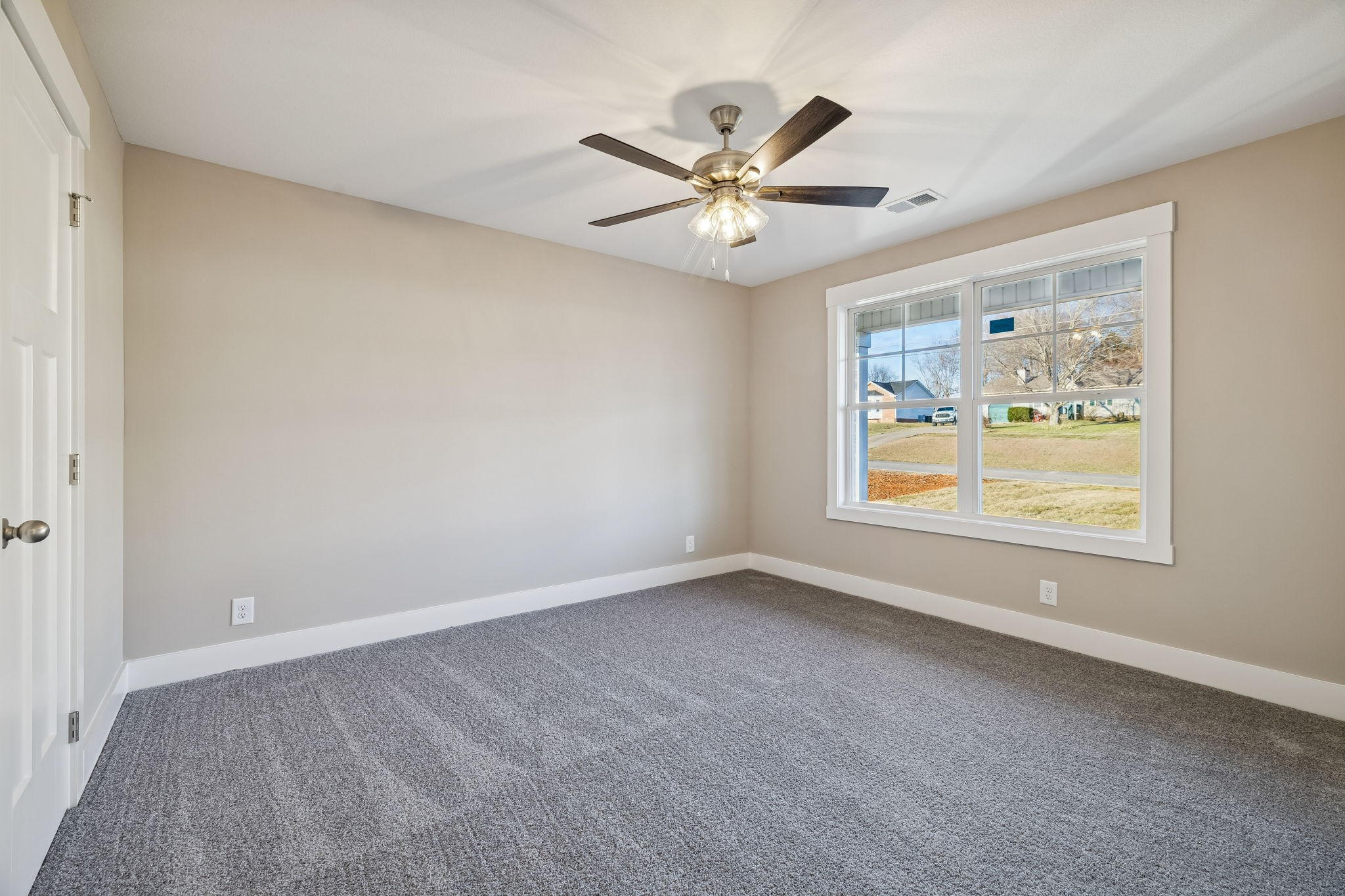 357 Hugh Hunter Road Oak Grove, KY 42262 - Photo 20 of 43 a view of an empty room with a window