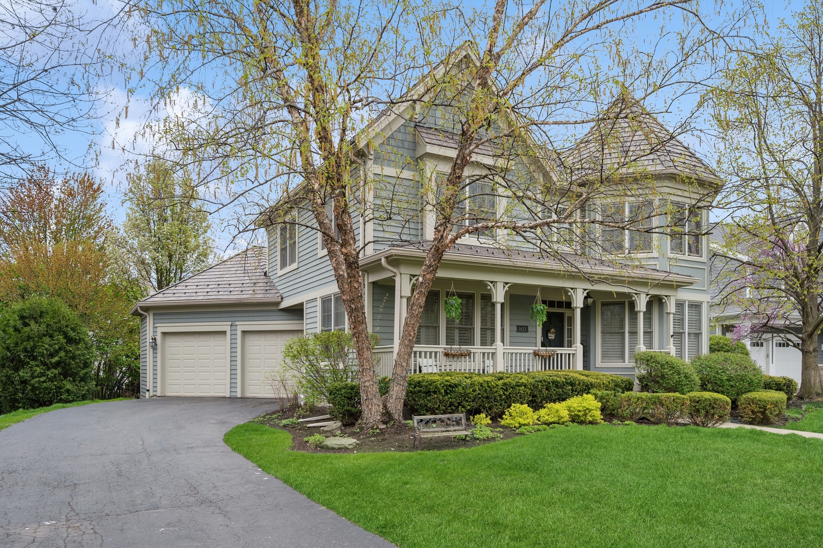 1437 Kittyhawk Lane Glenview, IL 60026 - Photo 2 of 24 front view of a house with a yard