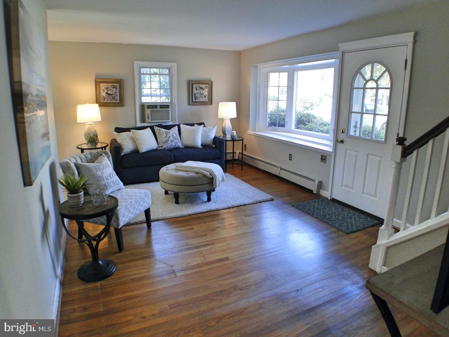 732 East Providence Road Aldan, PA 19018 - Photo 3 of 33 Living room