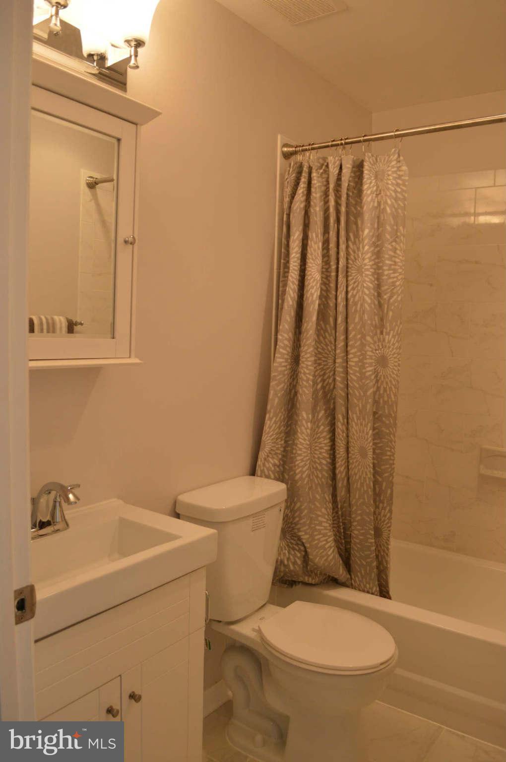 403 Franklin Street Northwest Washington, DC 20001 - Photo 13 of 18 Bath