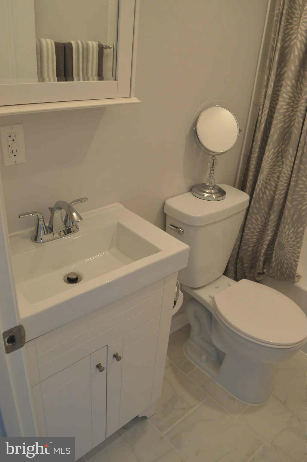 403 Franklin Street Northwest Washington, DC 20001 - Photo 14 of 18 Bath