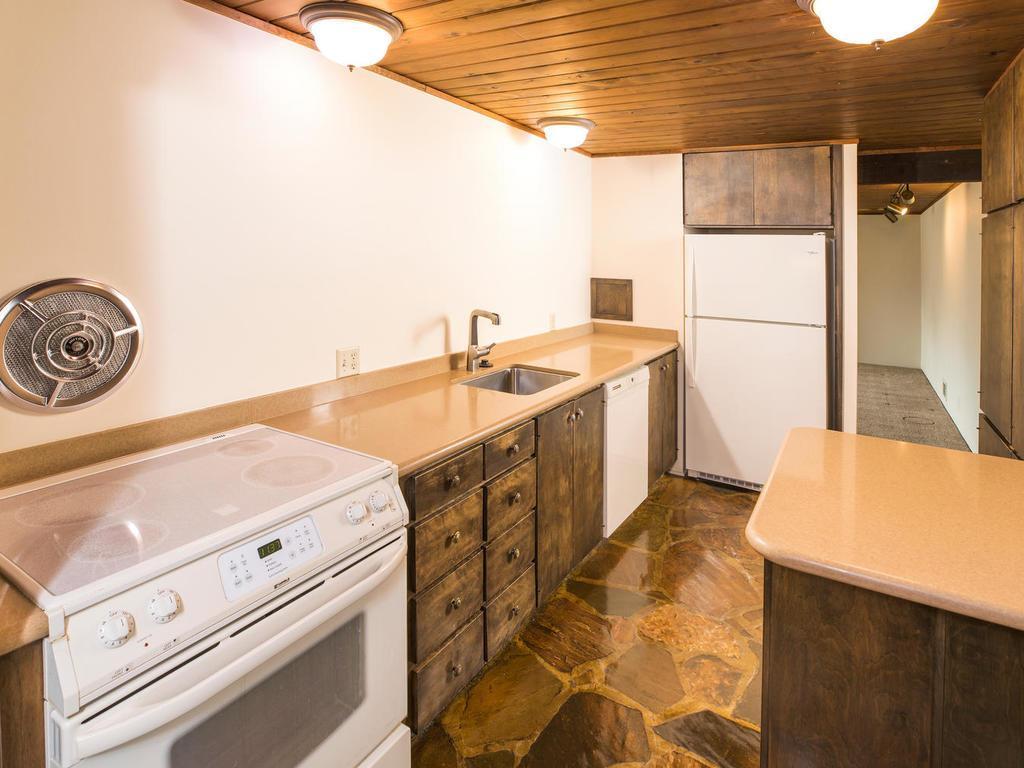 6300 Ridgeview Drive Edina, MN 55439 - Photo 15 of 35