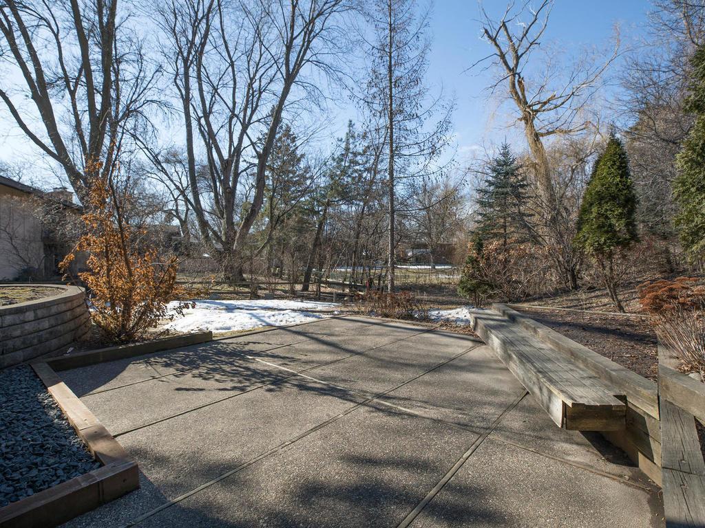 6300 Ridgeview Drive Edina, MN 55439 - Photo 4 of 35