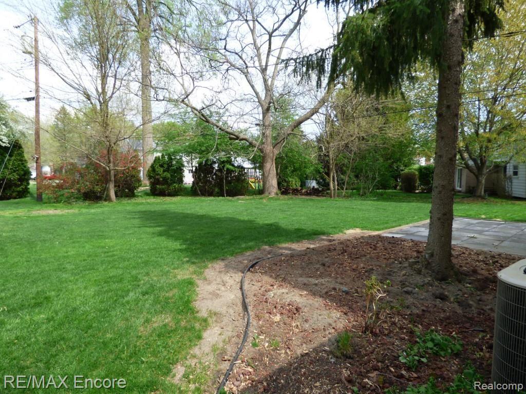 16060 Riverside Street Livonia, MI 48154 - Photo 19 of 23 Gallery Image 19