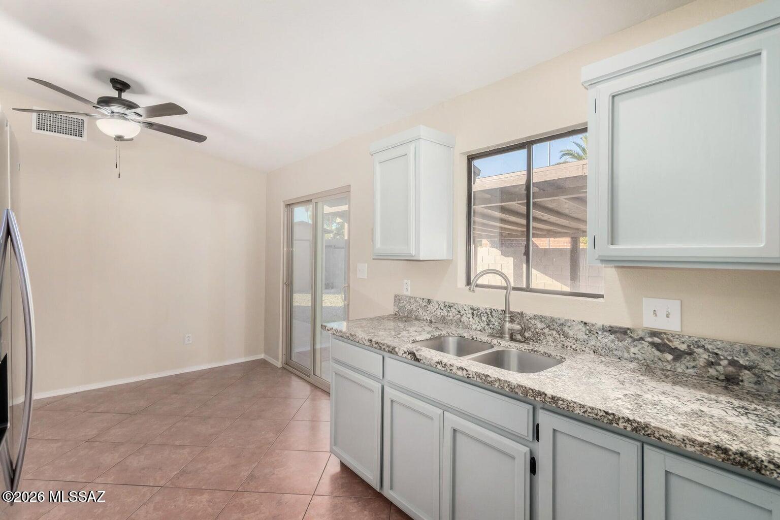 548 South Country Club Road Tucson, AZ 85716 - Photo 8 of 13 20260114205631250290000000-o