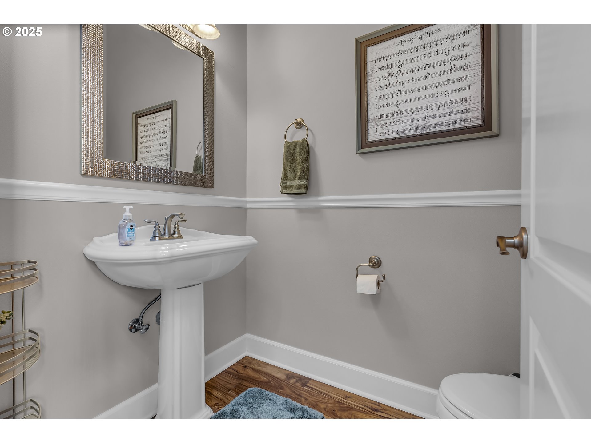 6336 Nicklaus Loop North Keizer, OR 97303 - Photo 25 of 45 a bathroom with a sink and mirror