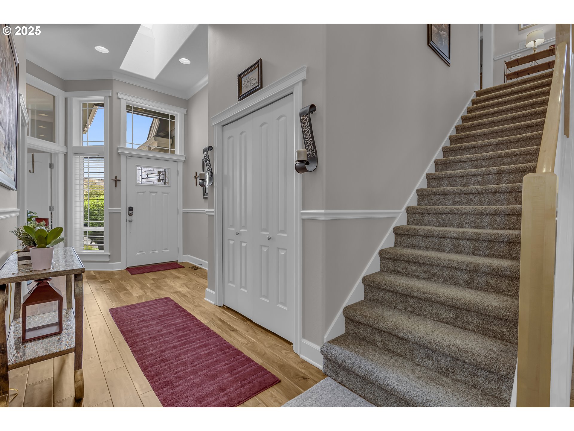 6336 Nicklaus Loop North Keizer, OR 97303 - Photo 26 of 45 a view of entryway with furniture