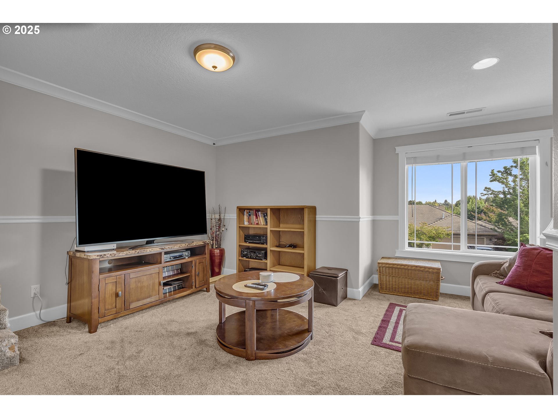6336 Nicklaus Loop North Keizer, OR 97303 - Photo 33 of 45 a living room with furniture and a flat screen tv
