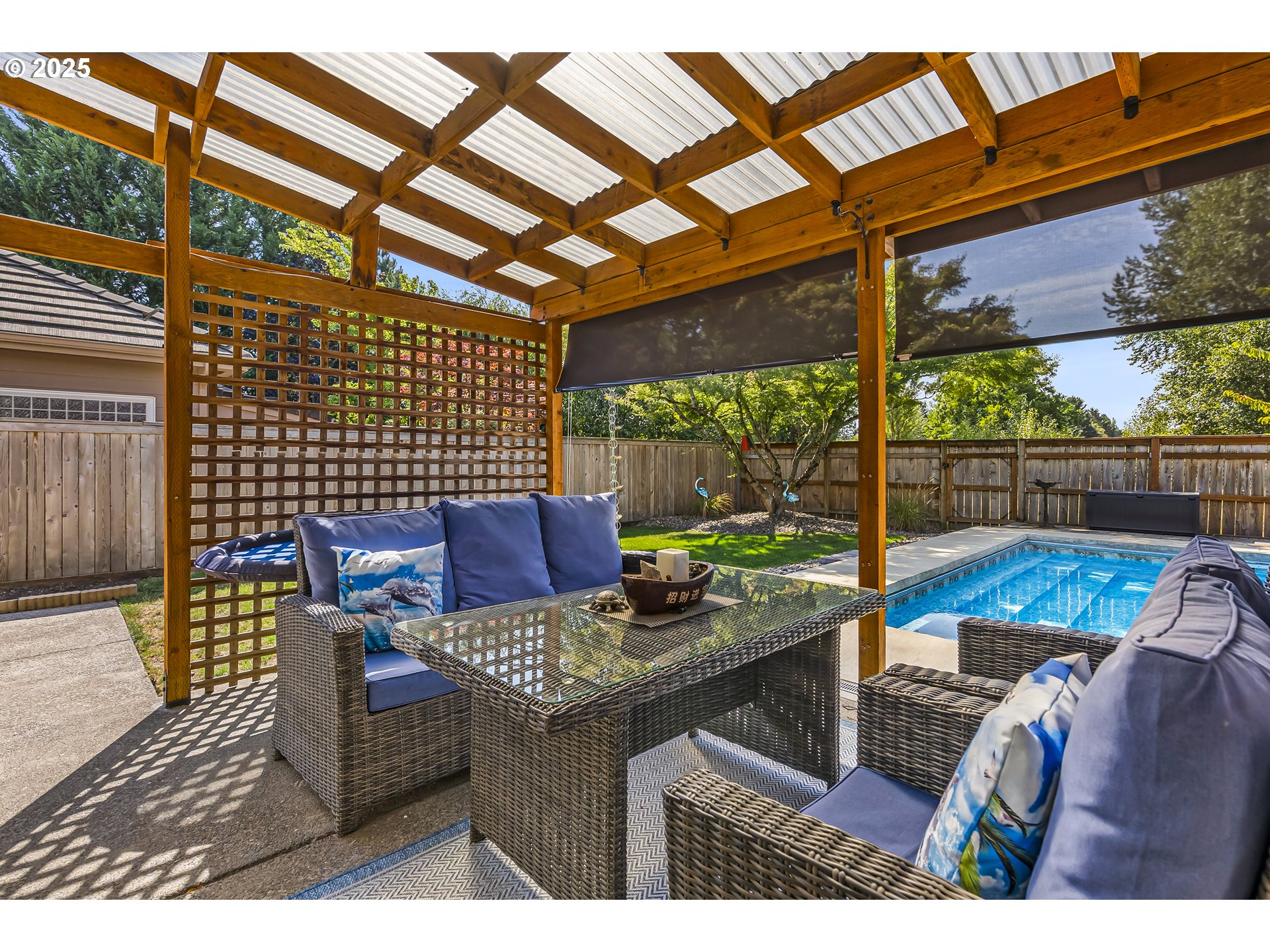 6336 Nicklaus Loop North Keizer, OR 97303 - Photo 35 of 45 a view of a tables and chairs in patio