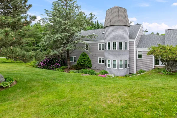 $408,000 | 128 Hilltop Place, Unit 128, New London, NH 03257