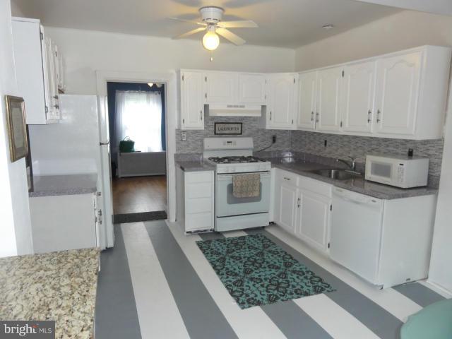 205 North Hammonds Ferry Road Linthicum Heights, MD 21090 - Photo 2 of 29 Kitchen