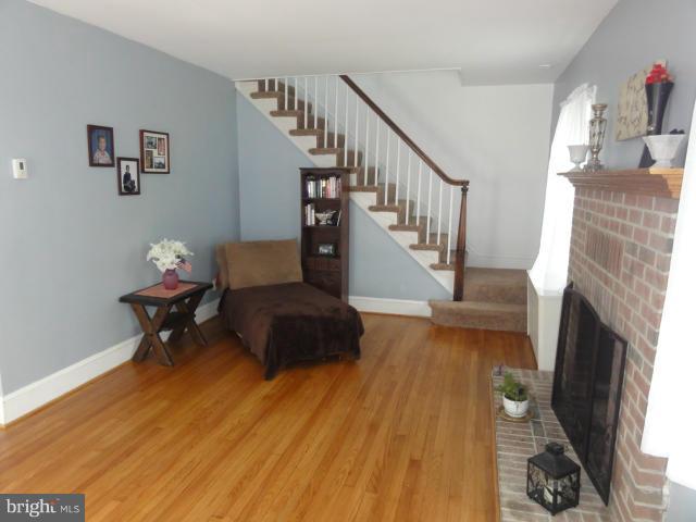 205 North Hammonds Ferry Road Linthicum Heights, MD 21090 - Photo 6 of 29 Living Room