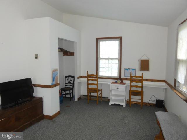 205 North Hammonds Ferry Road Linthicum Heights, MD 21090 - Photo 10 of 29 Family Room