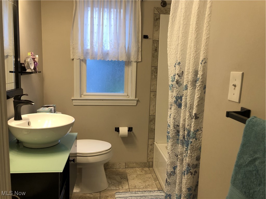 5019 North Barton Road Cleveland, OH 44124 - Photo 5 of 24 Gallery Image 5