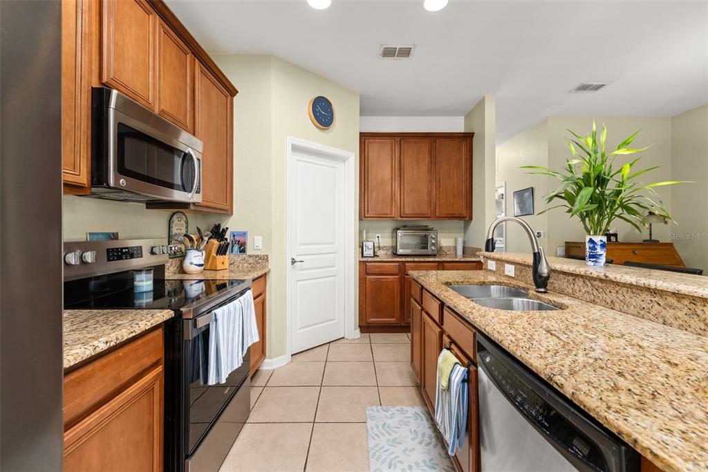 12966 Vennetta Way Windermere, FL 34786 - Photo 13 of 50