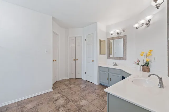 $585,000 | 222 Primrose Drive, Kyle, TX 78640