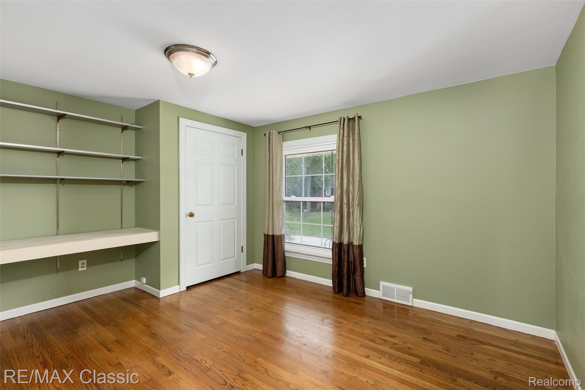 4268 Covered Bridge Road Bloomfield Hills, MI 48302 - Photo 20 of 35 32-4268 Covered Bridge Rd 0031.jpg
