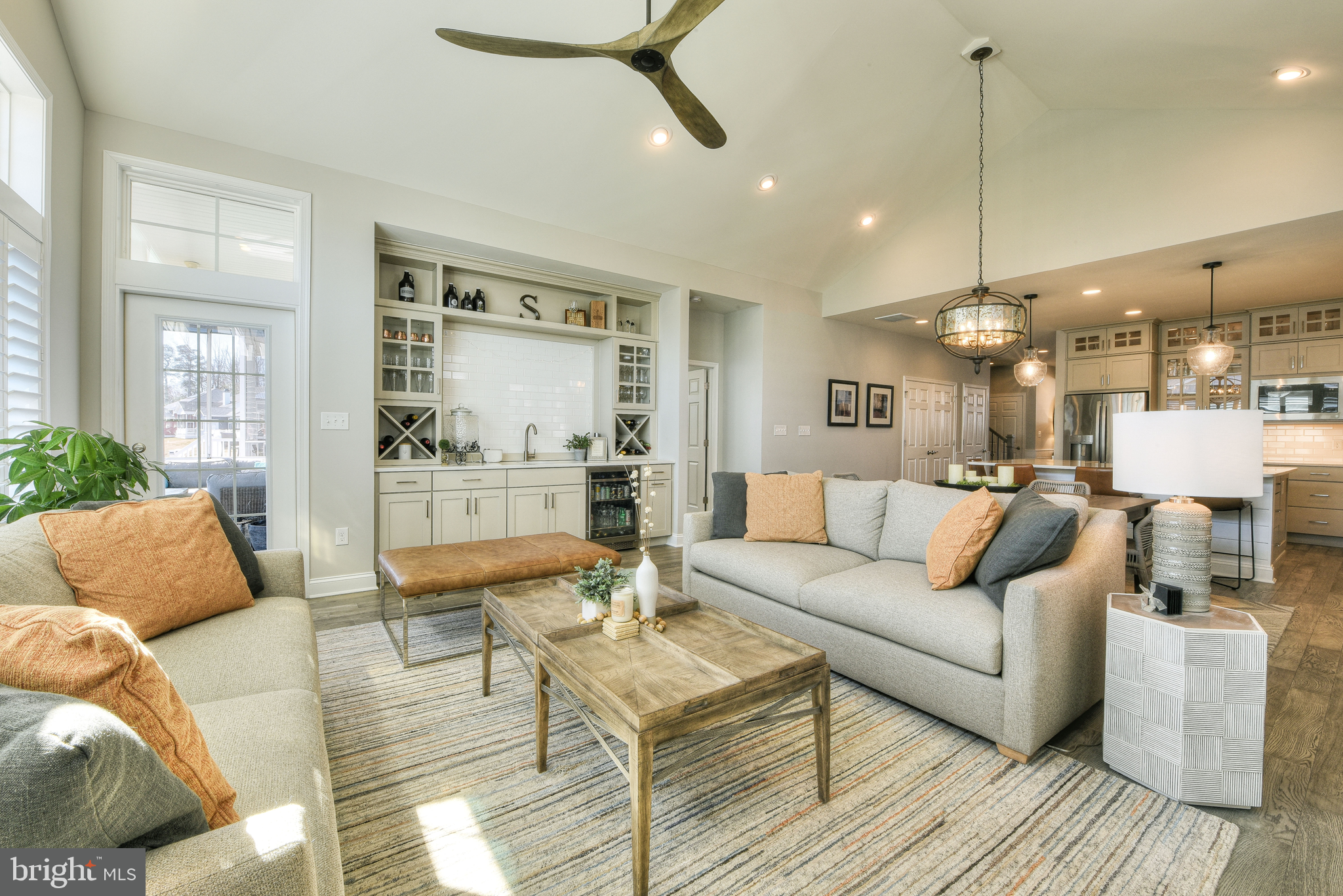 Built-Ins and Bar in Extended Great Rm
