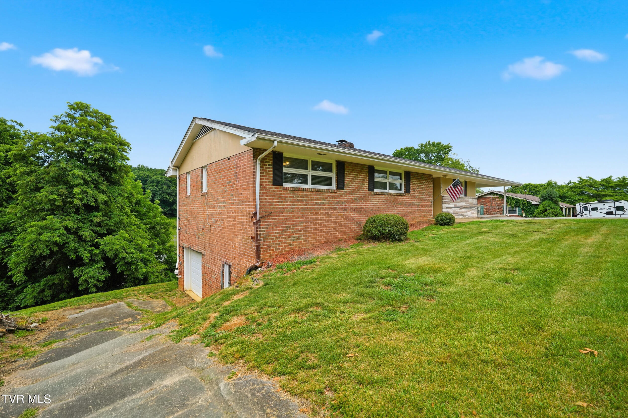 428 Merman Road Kingsport, TN 37663 - Photo 3 of 40 3_428 merman rd-35