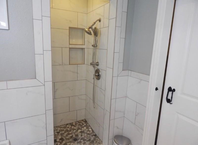 8821 Woodruff Street Houston, TX 77012 - Photo 15 of 20 a bathroom with a shower