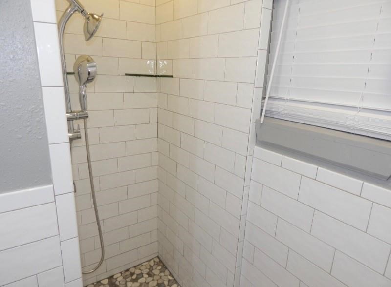8821 Woodruff Street Houston, TX 77012 - Photo 18 of 20 a bathroom with a shower