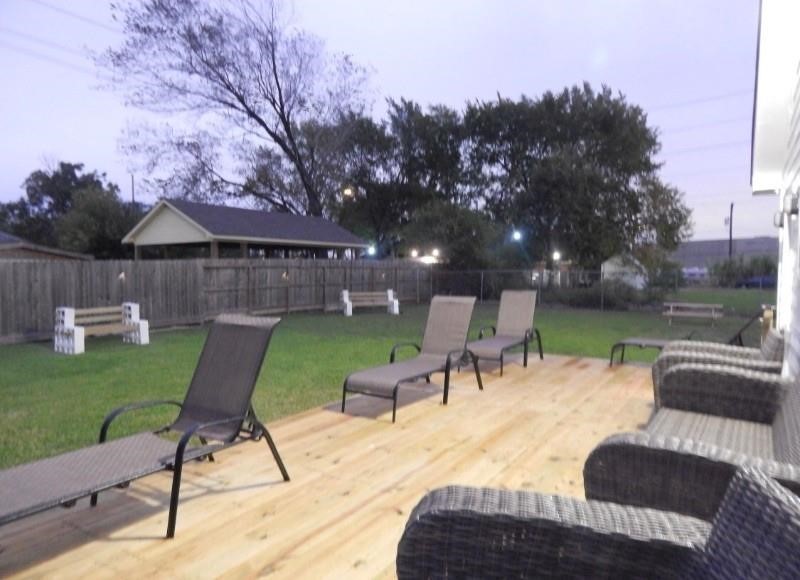 8821 Woodruff Street Houston, TX 77012 - Photo 19 of 20 a view of a chairs and table in the patio