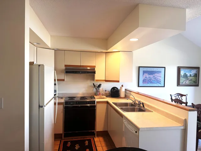 $985,000 | 10 Robinson Lane, Unit 18, Southwest Harbor, ME 04679