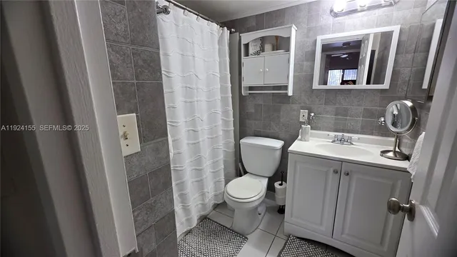 $1,600 | 5991 Washington Street, Unit 225, Hollywood, FL 33023