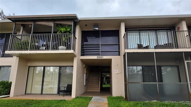 $1,600 | 5991 Washington Street, Unit 225, Hollywood, FL 33023