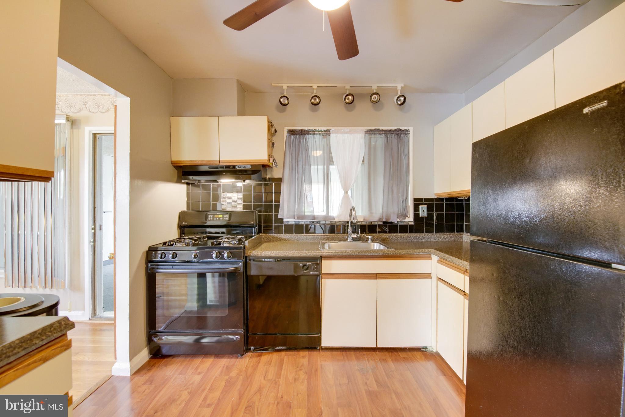 1025 Southridge Road Baltimore, MD 21228 - Photo 11 of 31