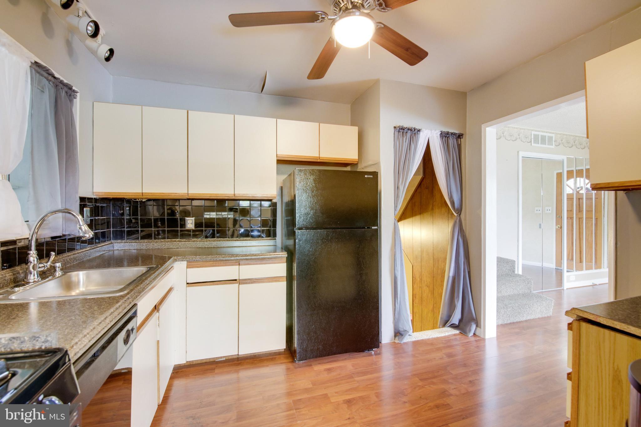 1025 Southridge Road Baltimore, MD 21228 - Photo 12 of 31