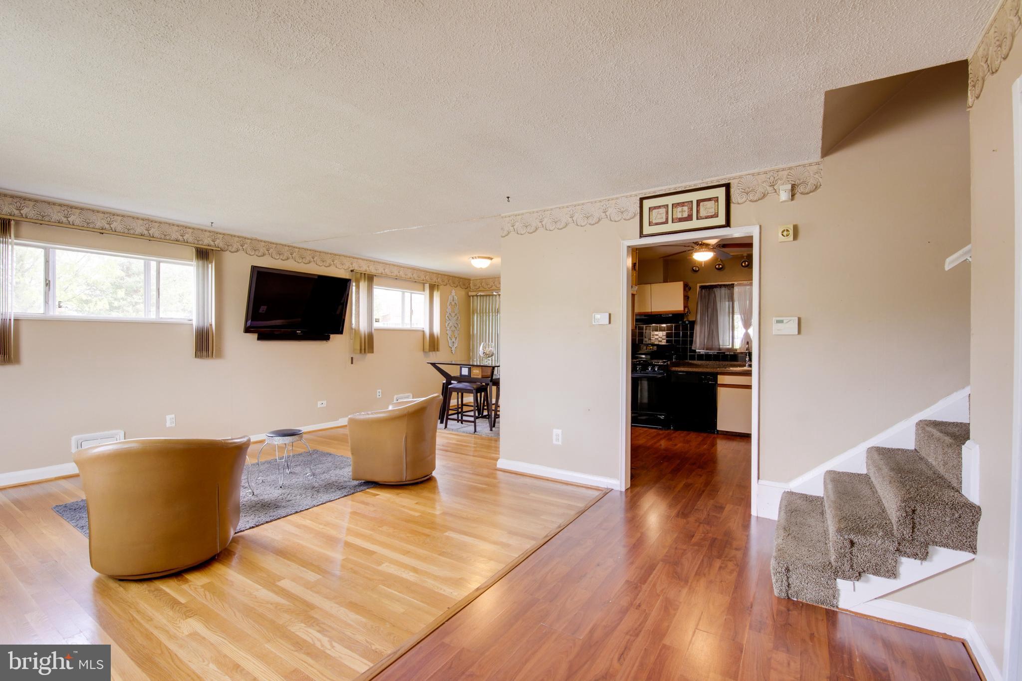 1025 Southridge Road Baltimore, MD 21228 - Photo 3 of 31
