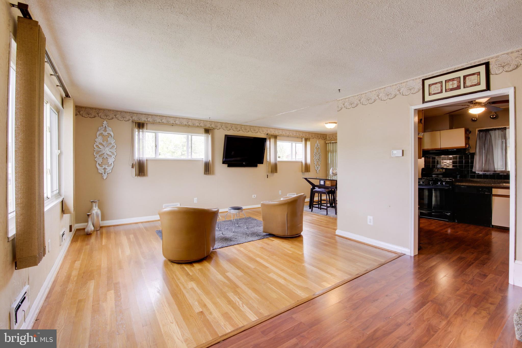 1025 Southridge Road Baltimore, MD 21228 - Photo 4 of 31