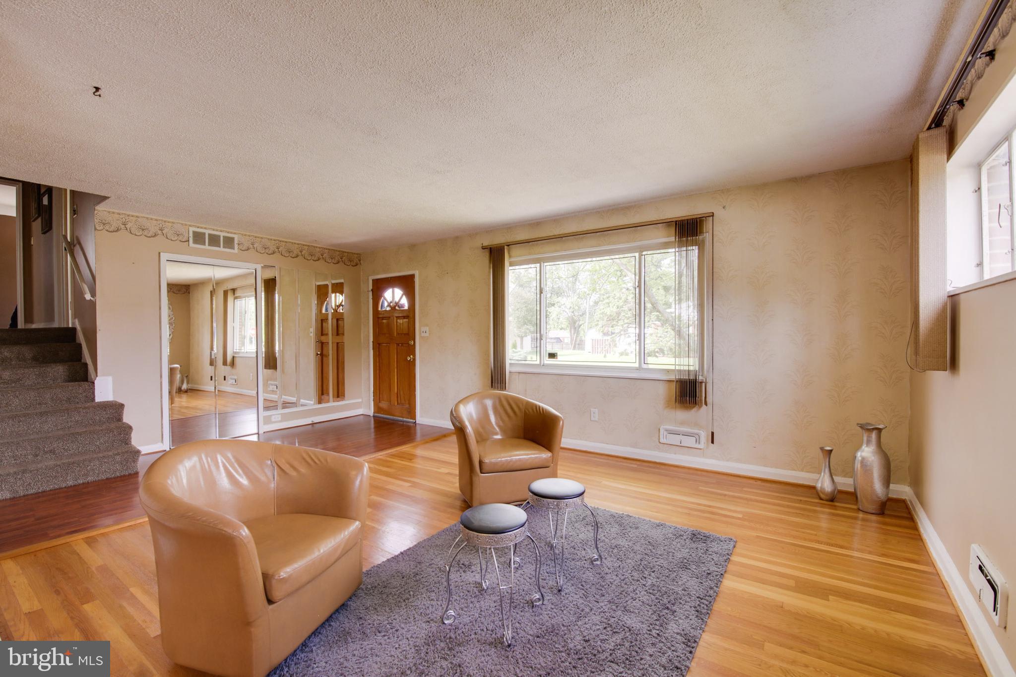 1025 Southridge Road Baltimore, MD 21228 - Photo 7 of 31