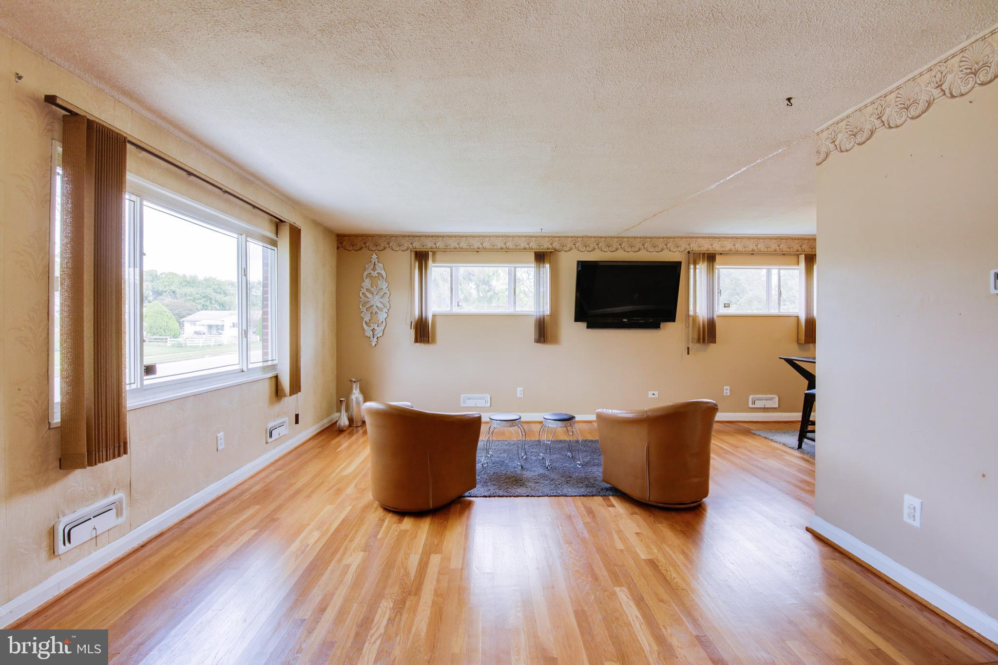 1025 Southridge Road Baltimore, MD 21228 - Photo 8 of 31
