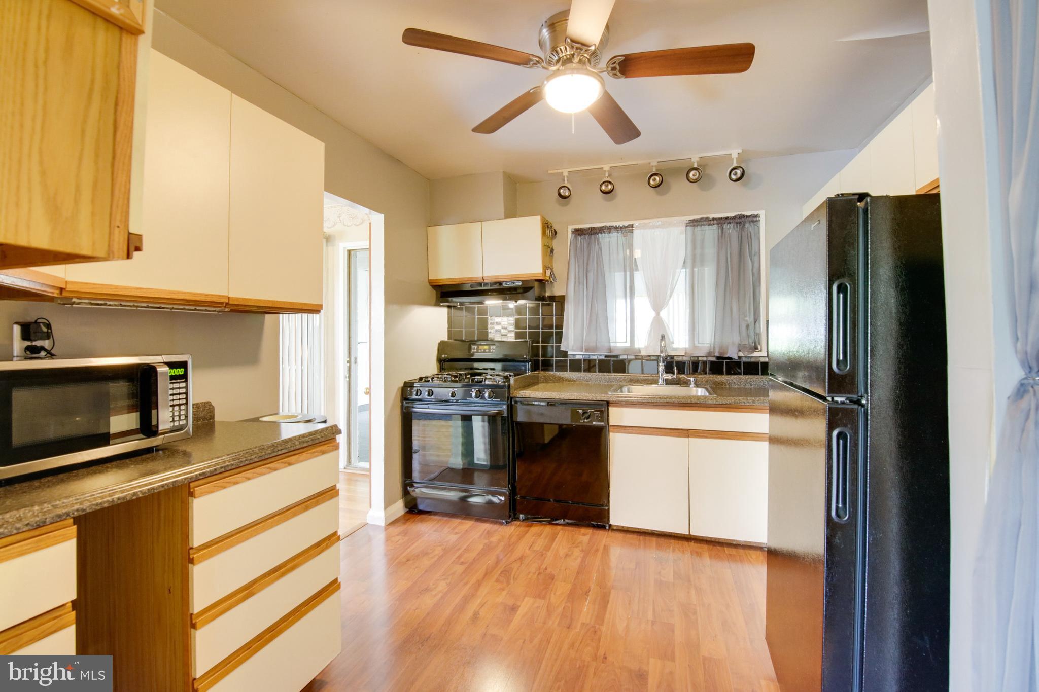1025 Southridge Road Baltimore, MD 21228 - Photo 10 of 31